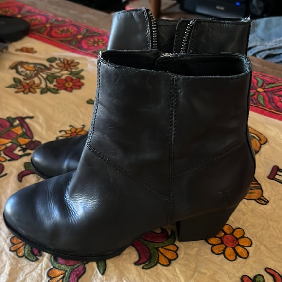 Frye ankle bootie leather 8.5 - Picture 2 of 7